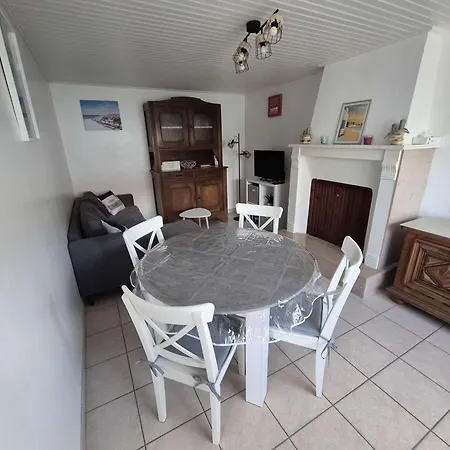 Hébergement de vacances Maison Calme Proche Avec Jardin Clos, Parking Prive & Barbecue - - Fr-1-224b-221 *